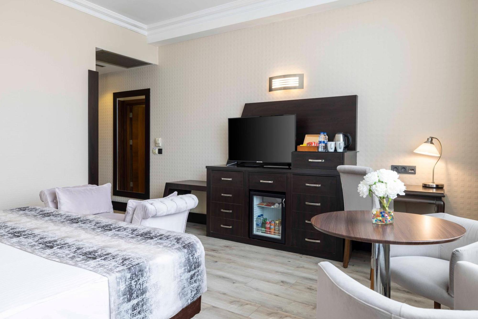 Elite Hotel Dragos Istanbul Exteriör bild